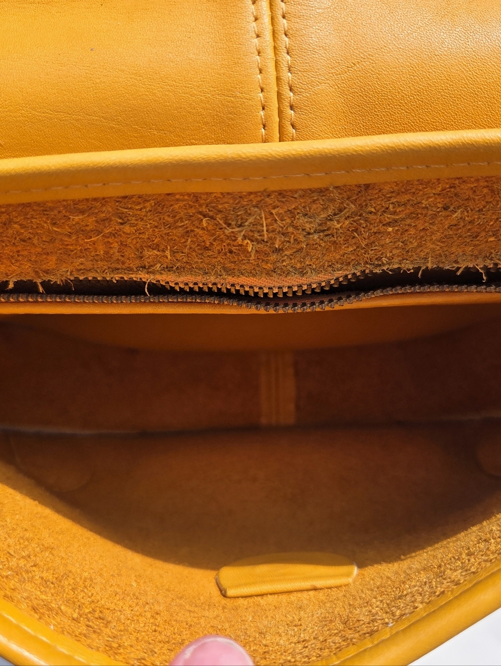 Coach Ergo 9034 1990s Yellow Glove Tanned Leather - Picture 5 of 16